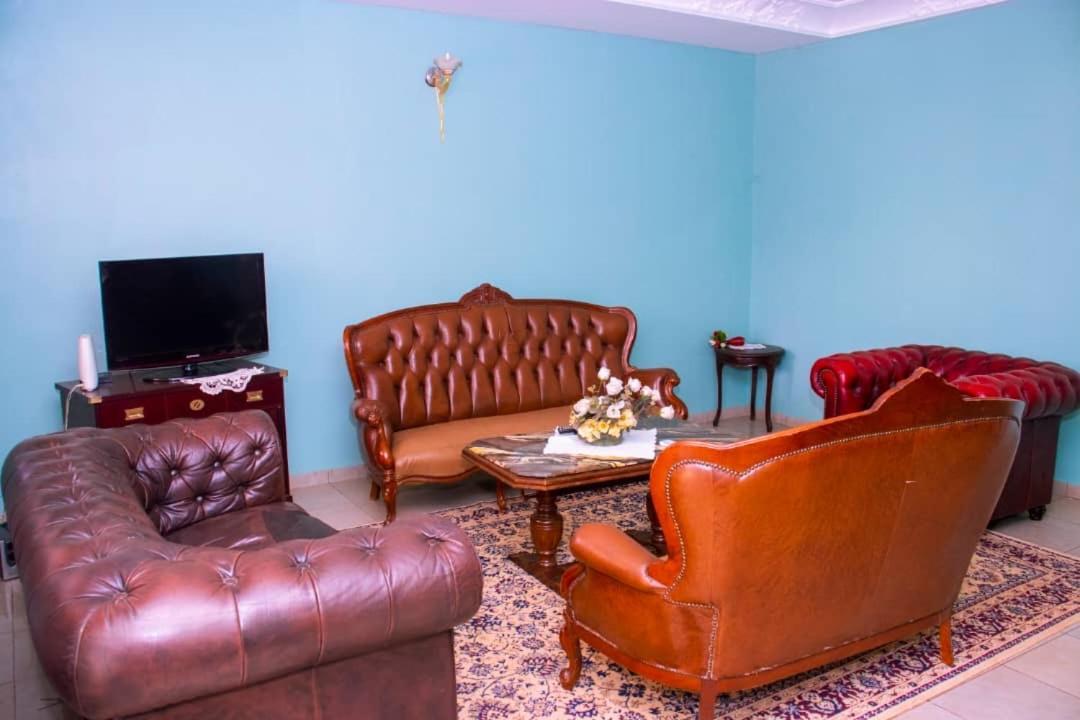 Appartement Meuble 2 Chambres Montee Jouvence Яунде Екстер'єр фото